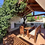 Ferienhaus Sabina Mit Zwei Ferienwohnung Und Pool