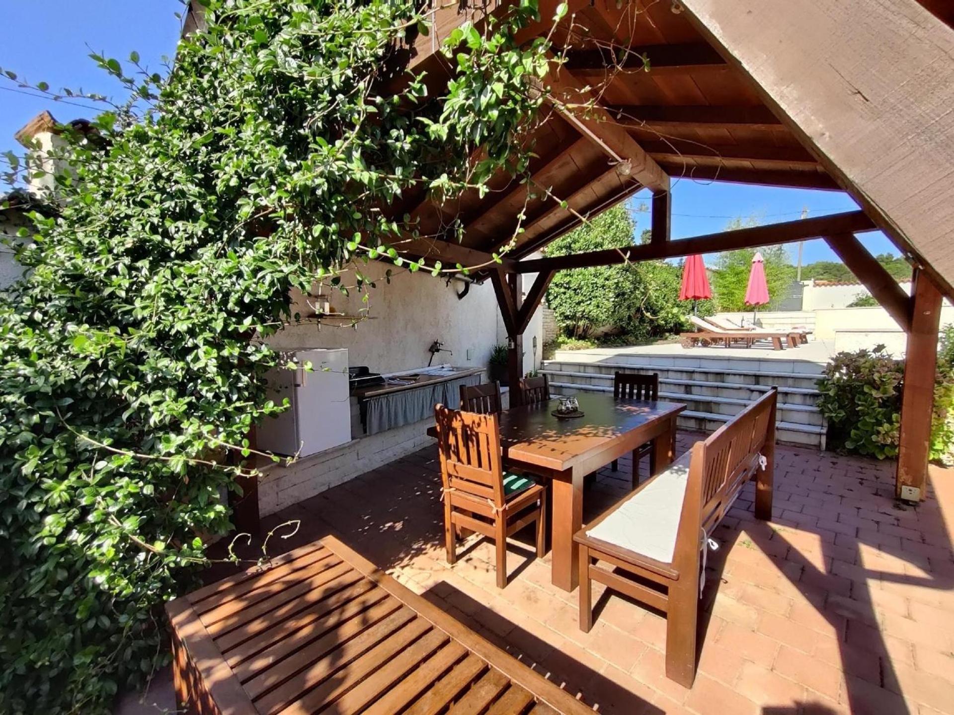 Sabina Mit Zwei Und Pool Holiday home Pula